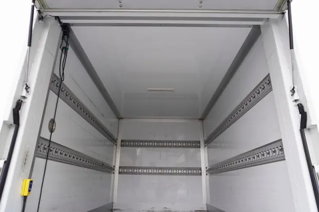 いすゞ エルフ TRG-NHR85AN(2WD)の写真21