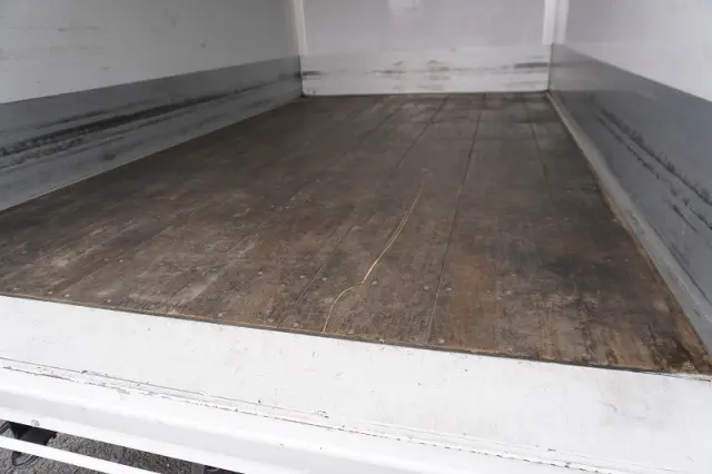 いすゞ エルフ TRG-NHR85AN(2WD)の写真22