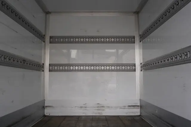 いすゞ エルフ TRG-NHR85AN(2WD)の写真23