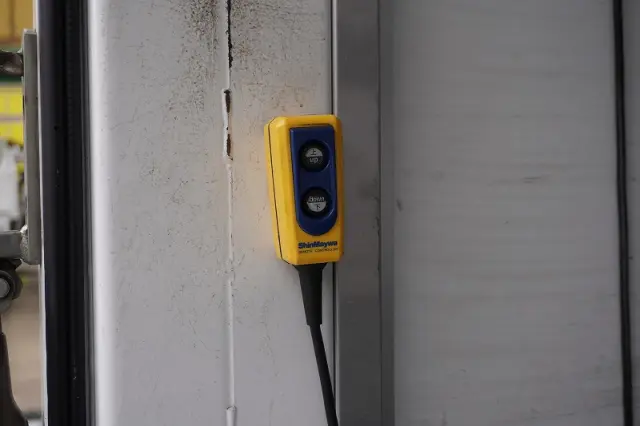 いすゞ エルフ TRG-NHR85AN(2WD)の写真24