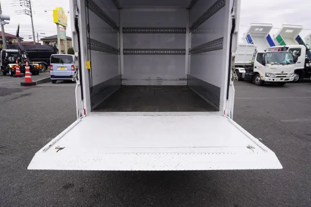 いすゞ エルフ TRG-NHR85AN(2WD)の写真27