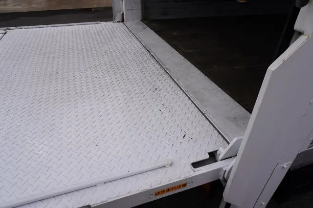 いすゞ エルフ TRG-NHR85AN(2WD)の写真28