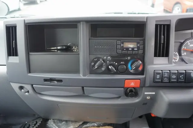 いすゞ エルフ TRG-NHR85AN(2WD)の写真35