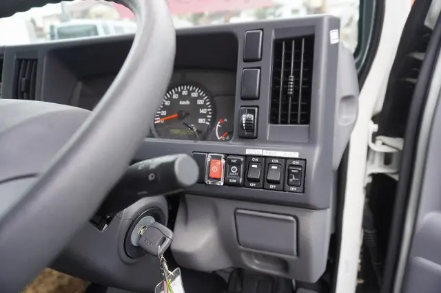 いすゞ エルフ TRG-NHR85AN(2WD)の写真36