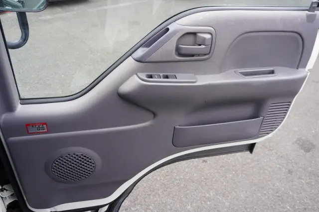 いすゞ エルフ TRG-NHR85AN(2WD)の写真37