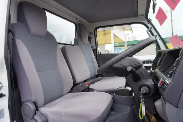 いすゞ エルフ TRG-NHR85AN(2WD)の写真38