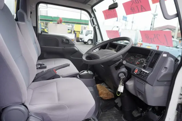 いすゞ エルフ TRG-NHR85AN(2WD)の写真39