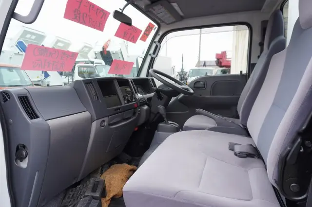 いすゞ エルフ TRG-NHR85AN(2WD)の写真40