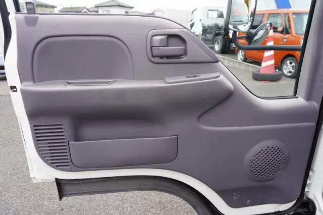 いすゞ エルフ TRG-NHR85AN(2WD)の写真42