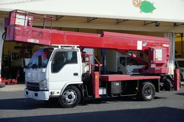 いすゞ エルフ SKG-NKR85YN(2WD)の写真1