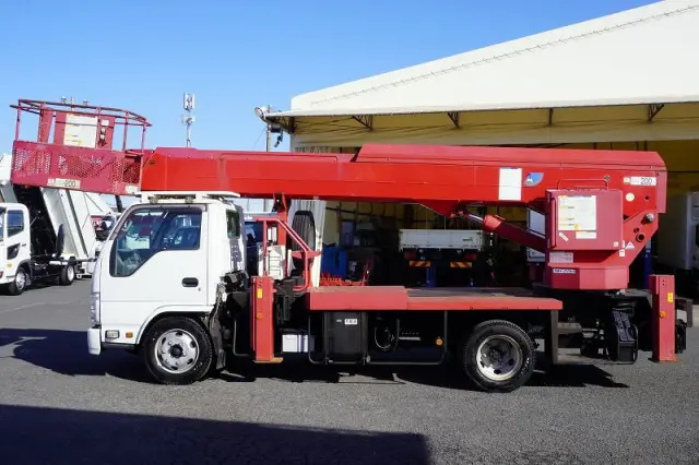 いすゞ エルフ SKG-NKR85YN(2WD)の写真3