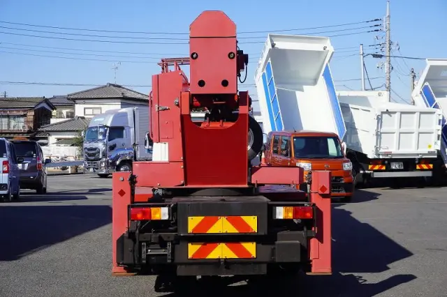 いすゞ エルフ SKG-NKR85YN(2WD)の写真4