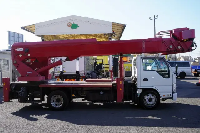 いすゞ エルフ SKG-NKR85YN(2WD)の写真5