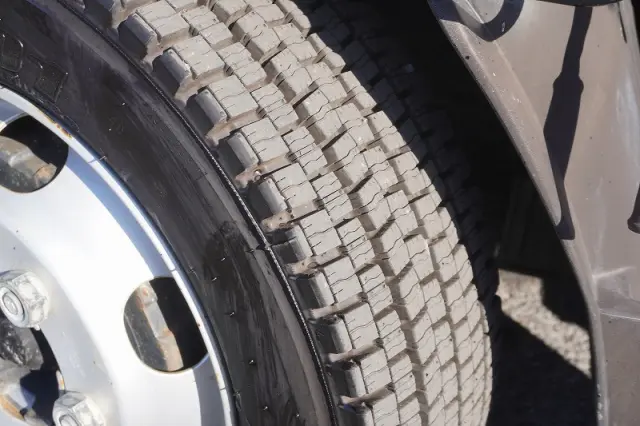 いすゞ エルフ SKG-NKR85YN(2WD)の写真9