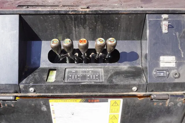 いすゞ エルフ SKG-NKR85YN(2WD)の写真29