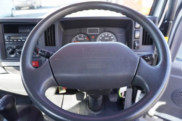 いすゞ エルフ SKG-NKR85YN(2WD)の写真32