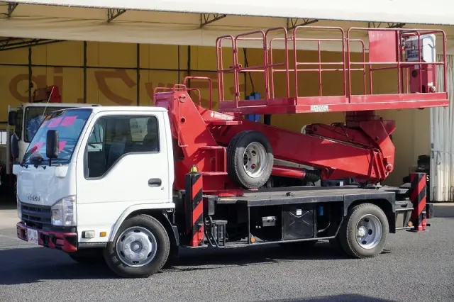 いすゞ エルフ PDG-NKR85YN(2WD)の写真1