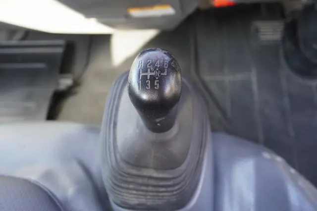 いすゞ エルフ PDG-NKR85YN(2WD)の写真32