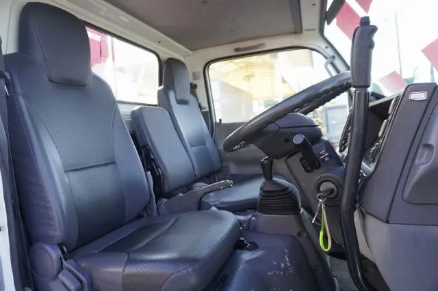 いすゞ エルフ PDG-NKR85YN(2WD)の写真37