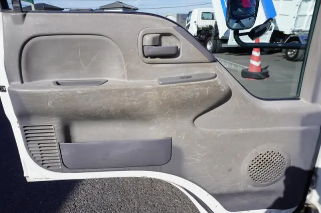 いすゞ エルフ PDG-NKR85YN(2WD)の写真41