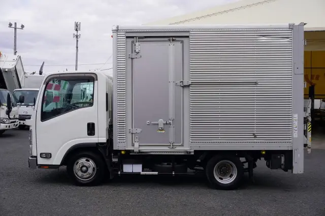 いすゞ エルフ 2RG-NLR88AN(2WD)の写真3