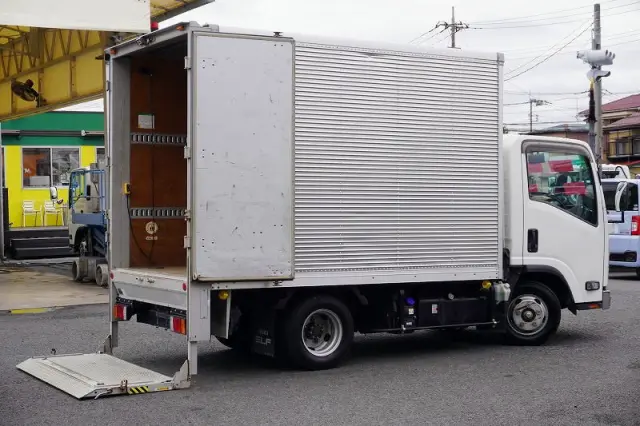 いすゞ エルフ 2RG-NLR88AN(2WD)の写真9