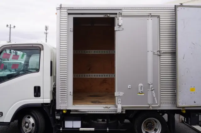 いすゞ エルフ 2RG-NLR88AN(2WD)の写真19