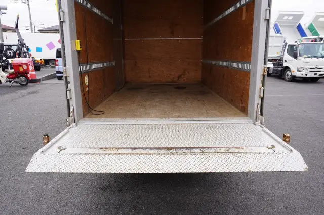 いすゞ エルフ 2RG-NLR88AN(2WD)の写真27