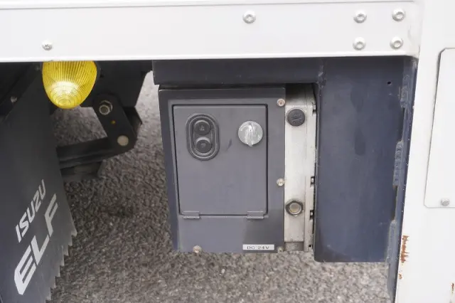 いすゞ エルフ 2RG-NLR88AN(2WD)の写真32