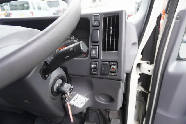 いすゞ エルフ 2RG-NLR88AN(2WD)の写真40