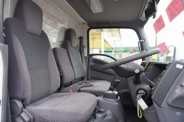 いすゞ エルフ 2RG-NLR88AN(2WD)の写真42