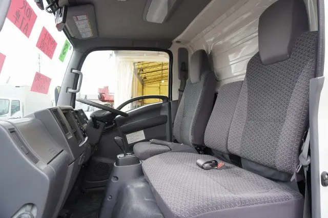 いすゞ エルフ 2RG-NLR88AN(2WD)の写真45
