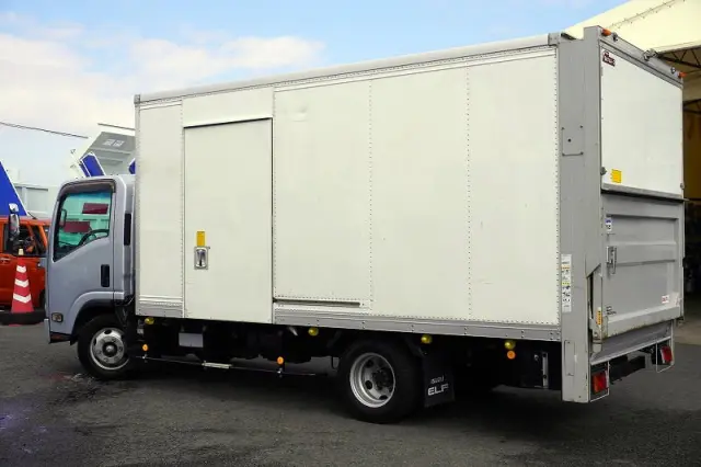 いすゞ エルフ 2RG-NPR88AN(2WD)の写真7