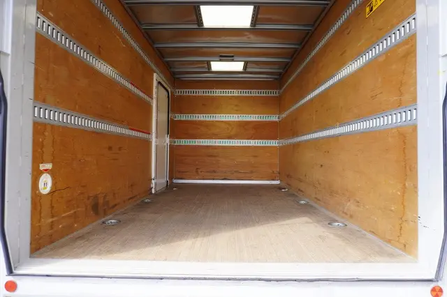 いすゞ エルフ 2RG-NPR88AN(2WD)の写真21