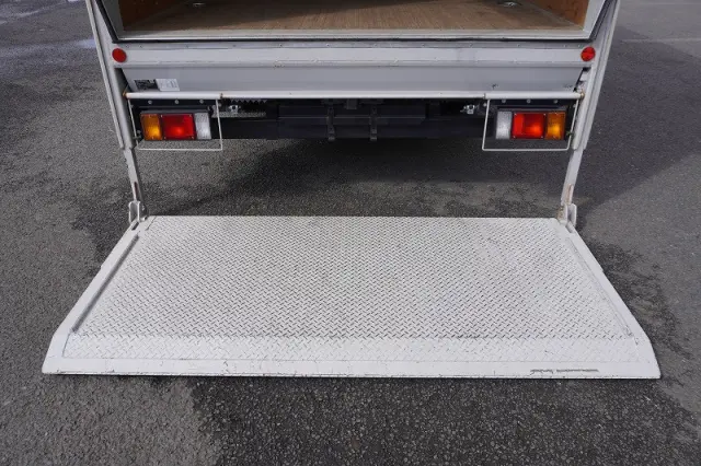 いすゞ エルフ 2RG-NPR88AN(2WD)の写真25