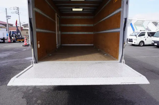 いすゞ エルフ 2RG-NPR88AN(2WD)の写真26