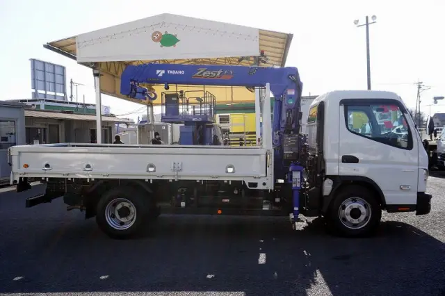 三菱 キャンター 2PG-FEB90(2WD)の写真5