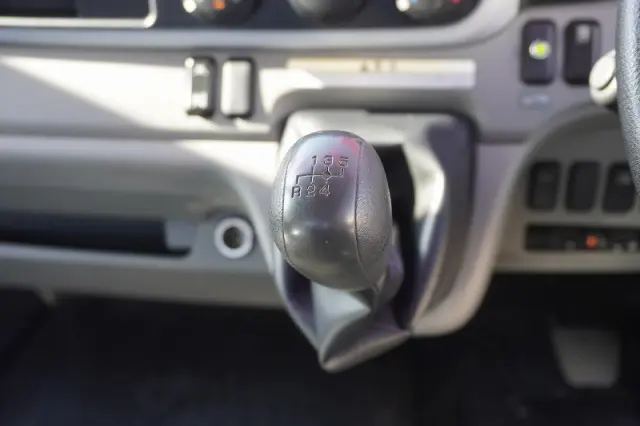 三菱 キャンター 2PG-FEB90(2WD)の写真32