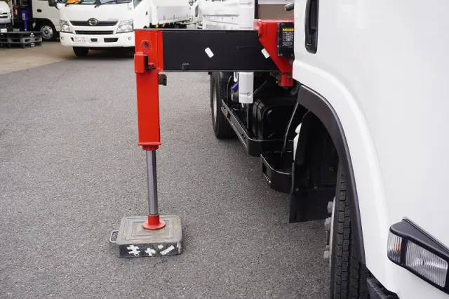 いすゞ エルフ 2RG-NMS88AR(4WD)の写真25