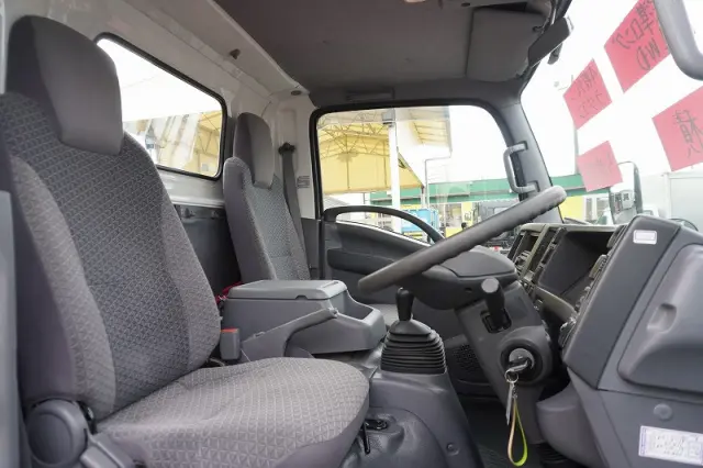 いすゞ エルフ 2RG-NMS88AR(4WD)の写真37