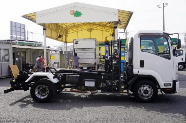 いすゞ フォワード TKG-FRR90S2(2WD)の写真5