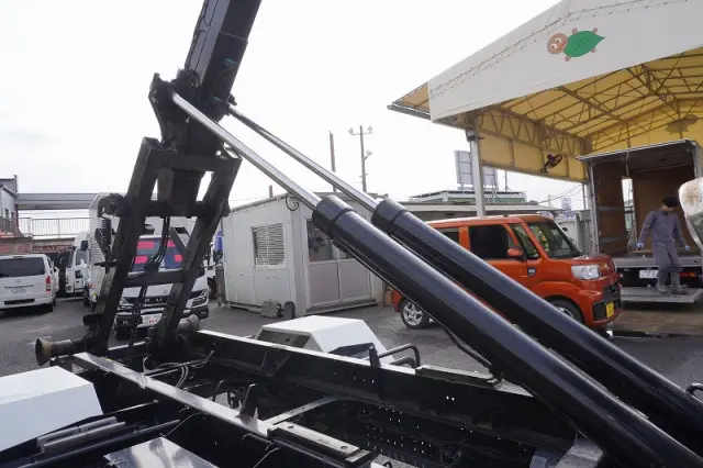 いすゞ フォワード TKG-FRR90S2(2WD)の写真22