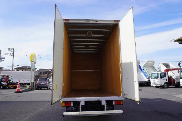 いすゞ エルフ TKG-NLR85AN(2WD)の写真23