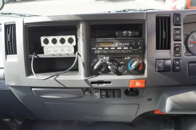 いすゞ エルフ TKG-NLR85AN(2WD)の写真28