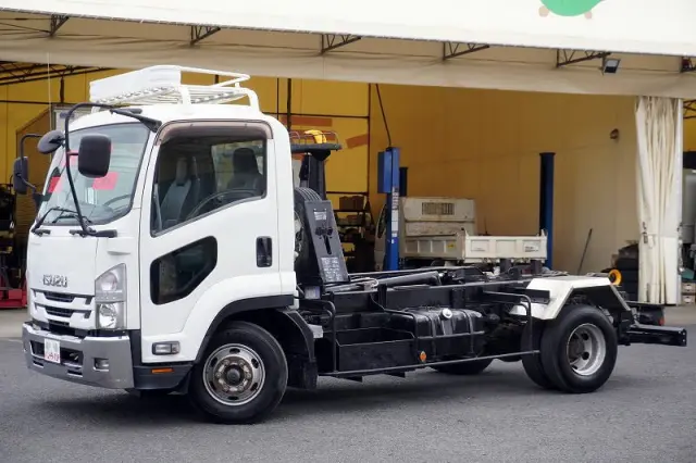 いすゞ フォワード TKG-FRR90S2(2WD)の写真1