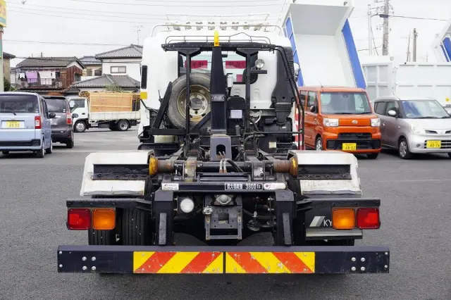 いすゞ フォワード TKG-FRR90S2(2WD)の写真4