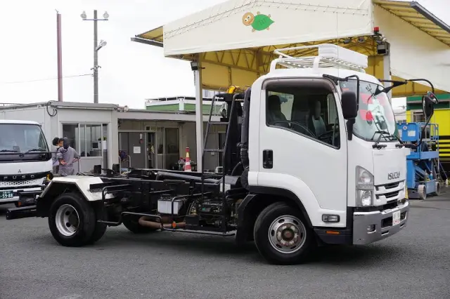 いすゞ フォワード TKG-FRR90S2(2WD)の写真6