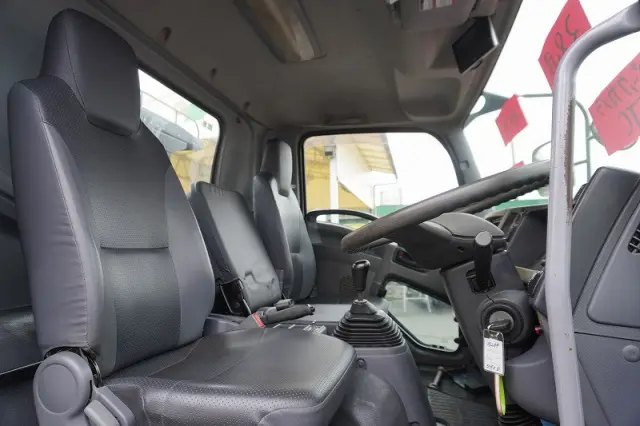 いすゞ フォワード TKG-FRR90S2(2WD)の写真32