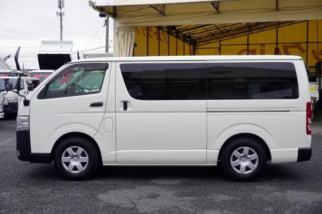 トヨタ ハイエースバン CBF-TRH200V(2WD)の写真3