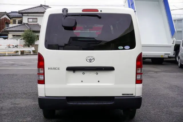 トヨタ ハイエースバン CBF-TRH200V(2WD)の写真4